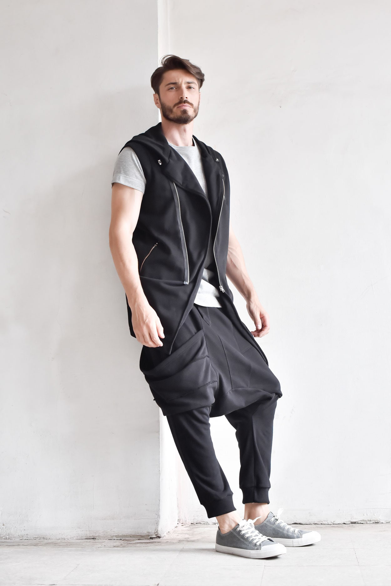 Men’s Black Streetwear Cropped Pants with Relaxed Low Crotch Fit