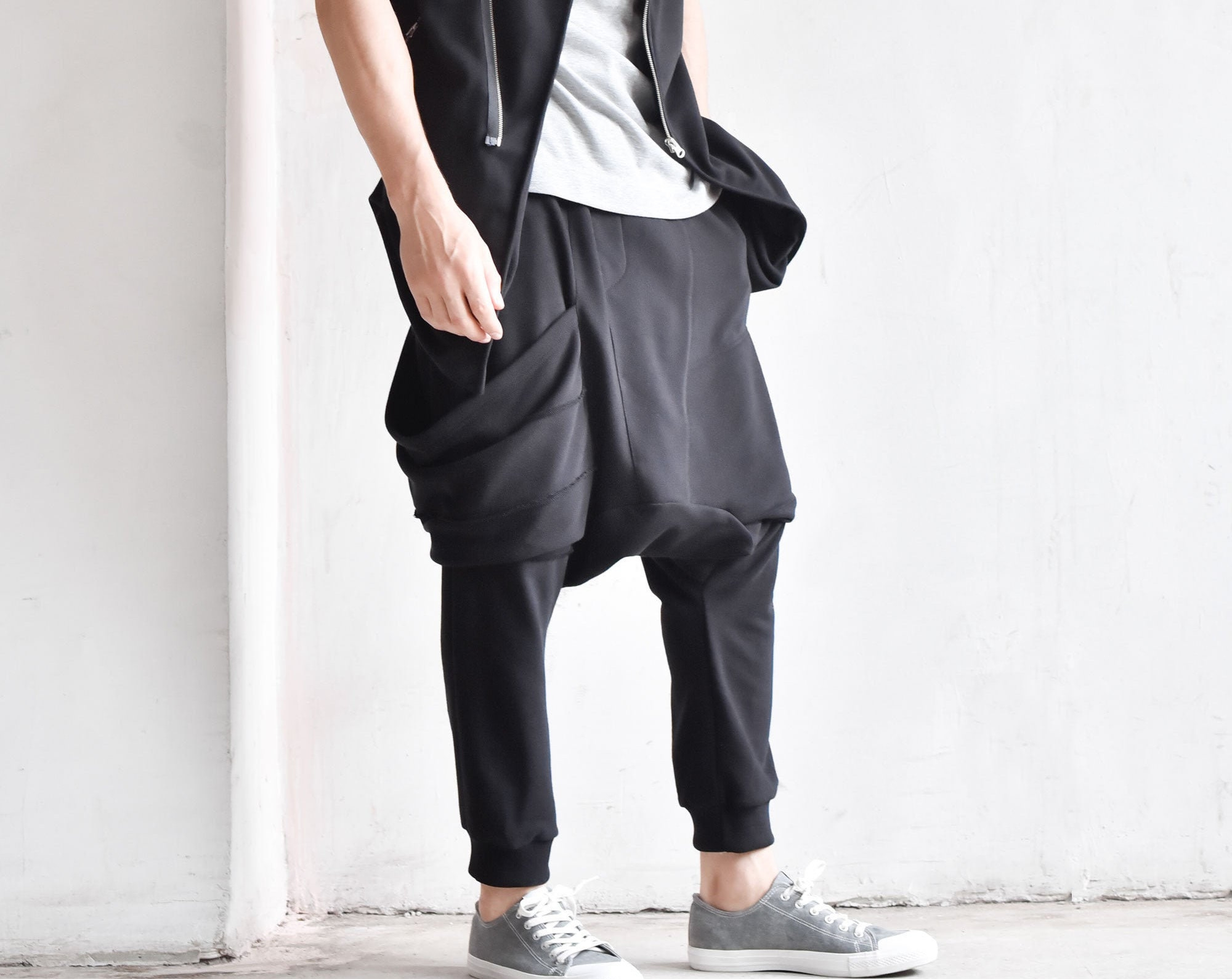 Men’s Black Streetwear Cropped Pants with Relaxed Low Crotch Fit - Image 2