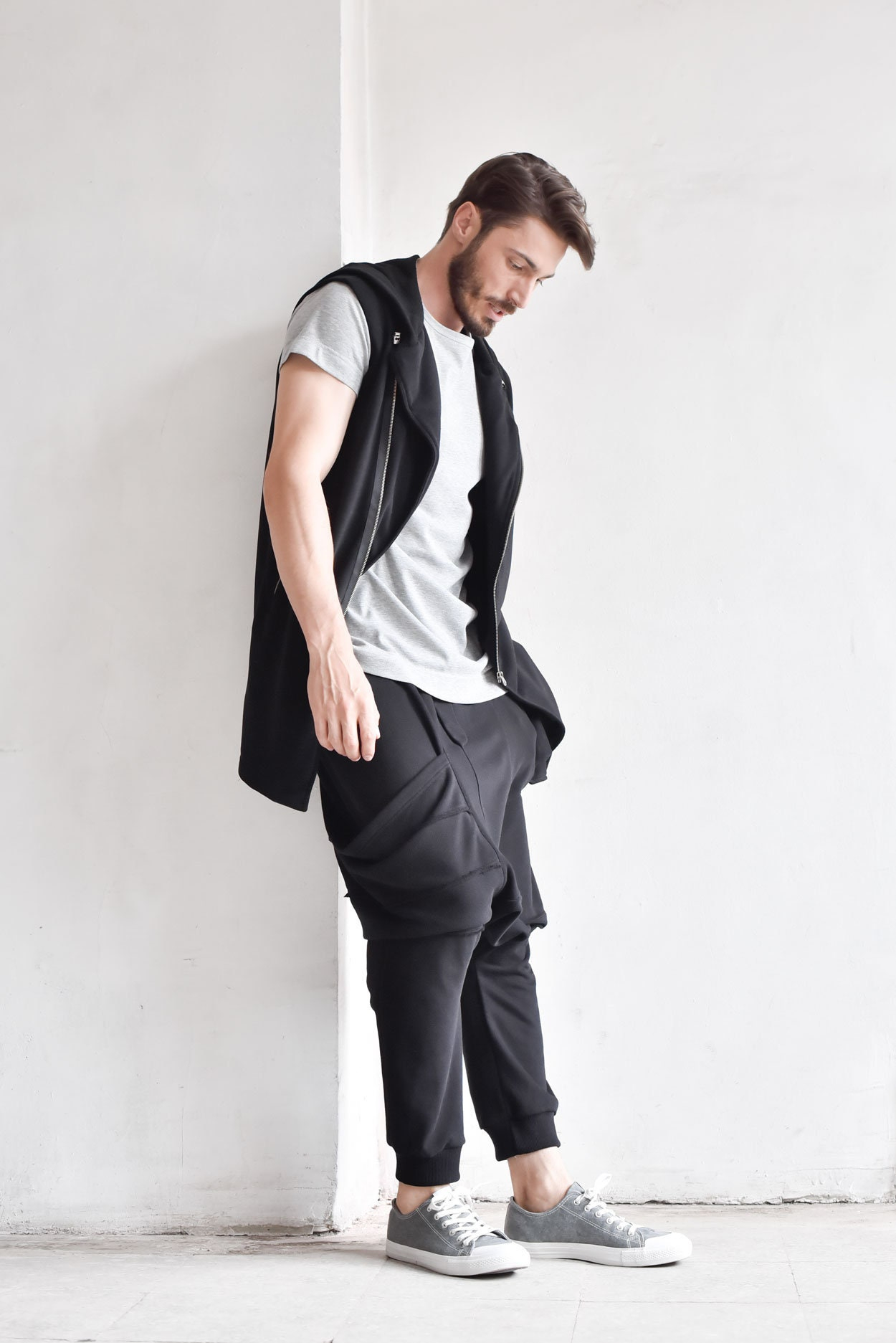 Men’s Black Streetwear Cropped Pants with Relaxed Low Crotch Fit - Image 4