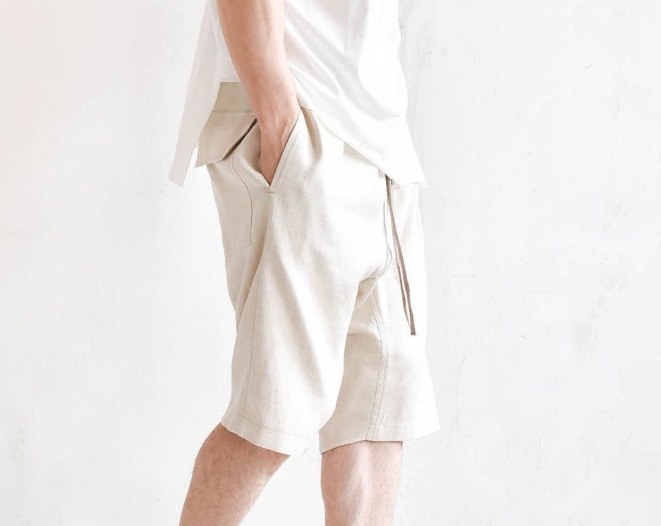 Men’s Minimalist Cream Casual Shorts with Drawstring Closure