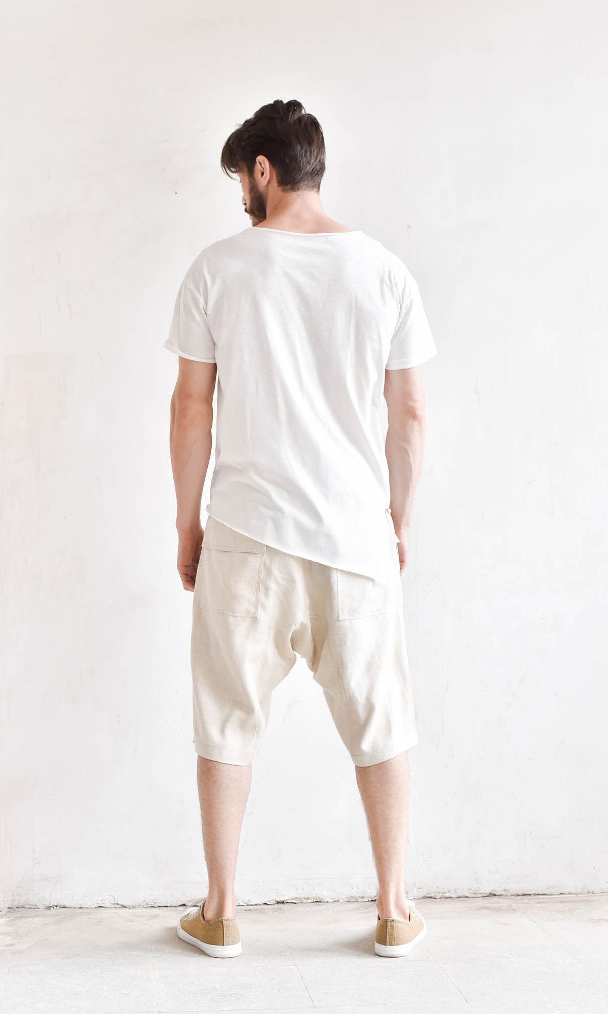 Men’s Minimalist Cream Casual Shorts with Drawstring Closure - Image 4